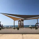 Lighthouse Beach - 3Br Seafront Apt 50M To Beach With Sea Views - Sleeps 6
