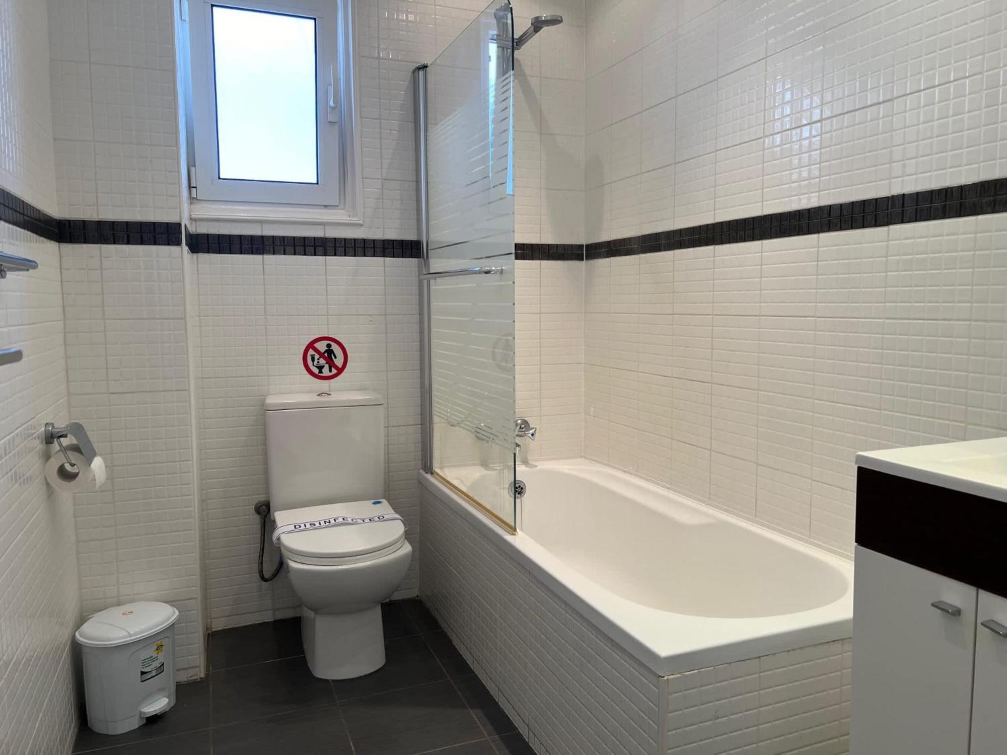 Lighthouse Beach - 3Br Seafront Apt 50M To Beach With Sea Views - Sleeps 6 *