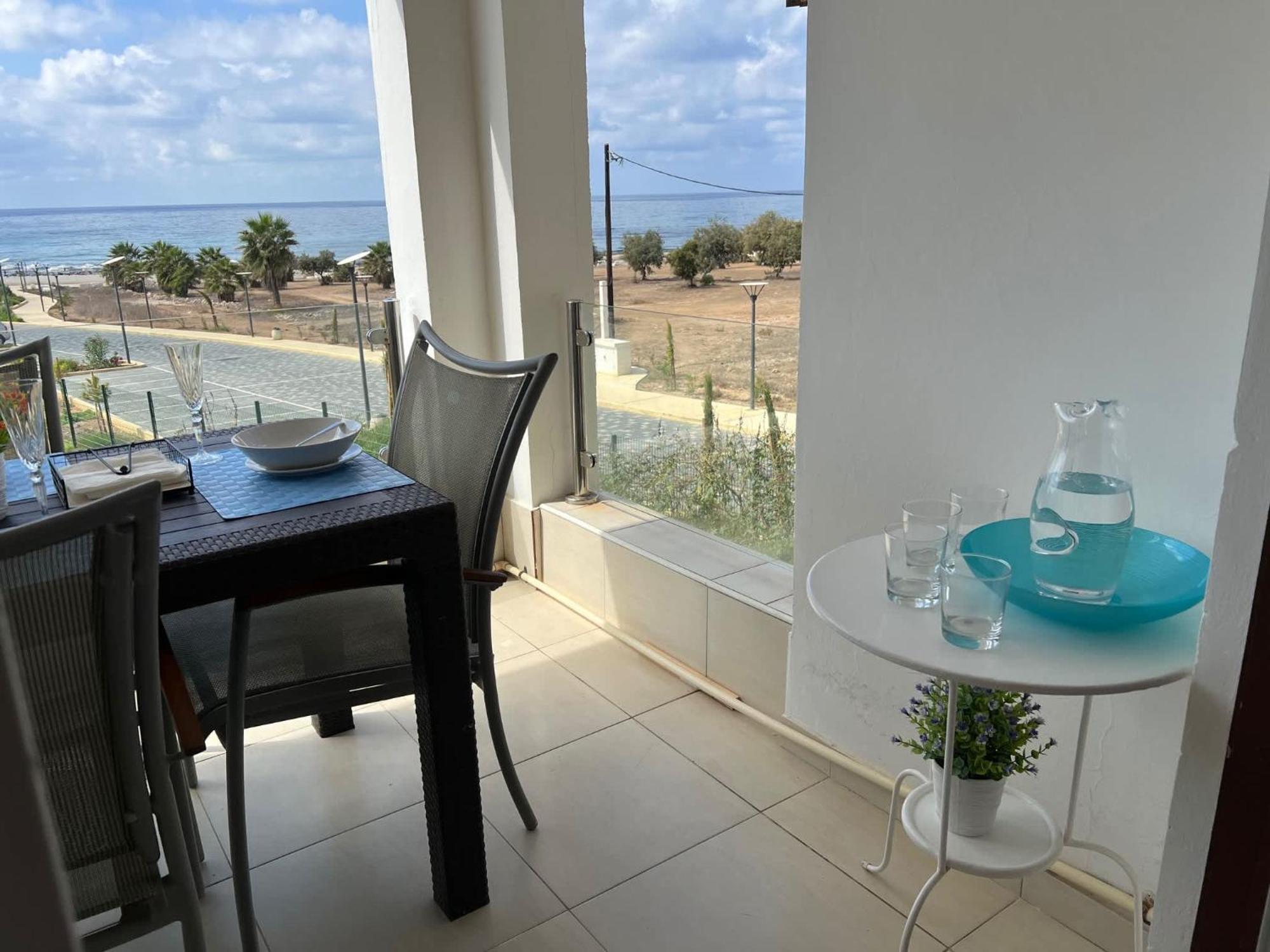 Lighthouse Beach - 3Br Seafront Apt 50M To Beach With Sea Views - Sleeps 6 Paphos