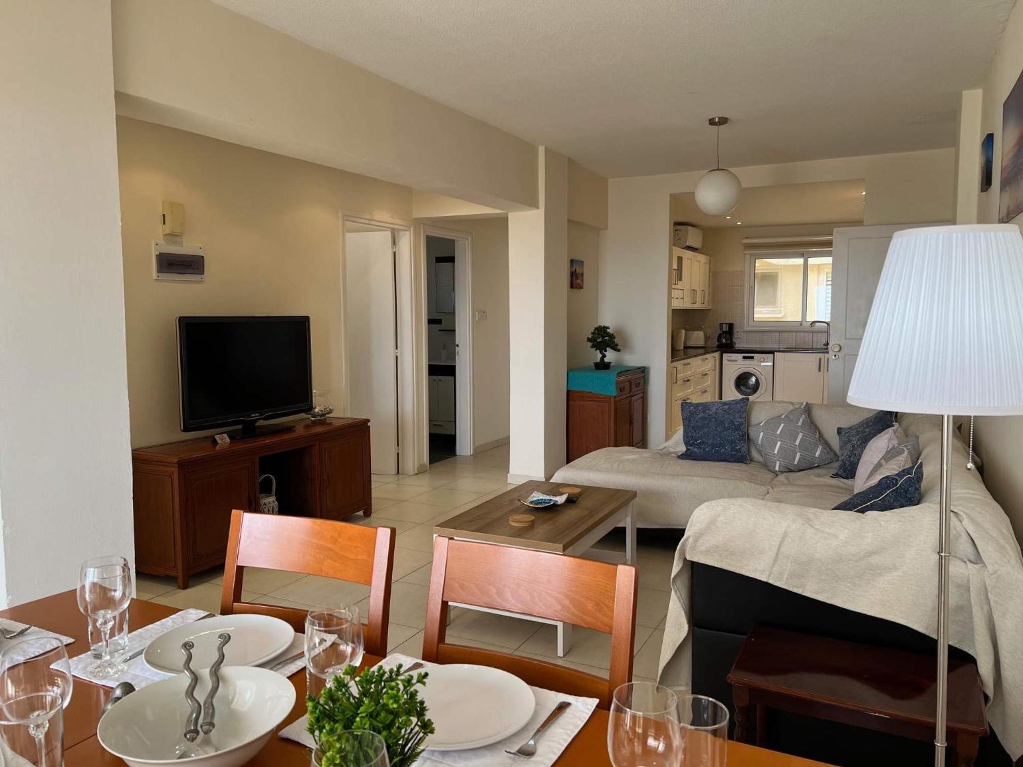 Apartment Lighthouse Beach - 3Br Seafront Apt 50M To Beach With Sea Views - Sleeps 6 *