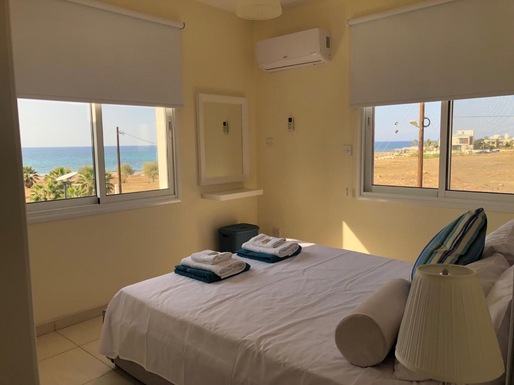 Apartment Lighthouse Beach - 3Br Seafront Apt 50M To Beach With Sea Views - Sleeps 6 Paphos
