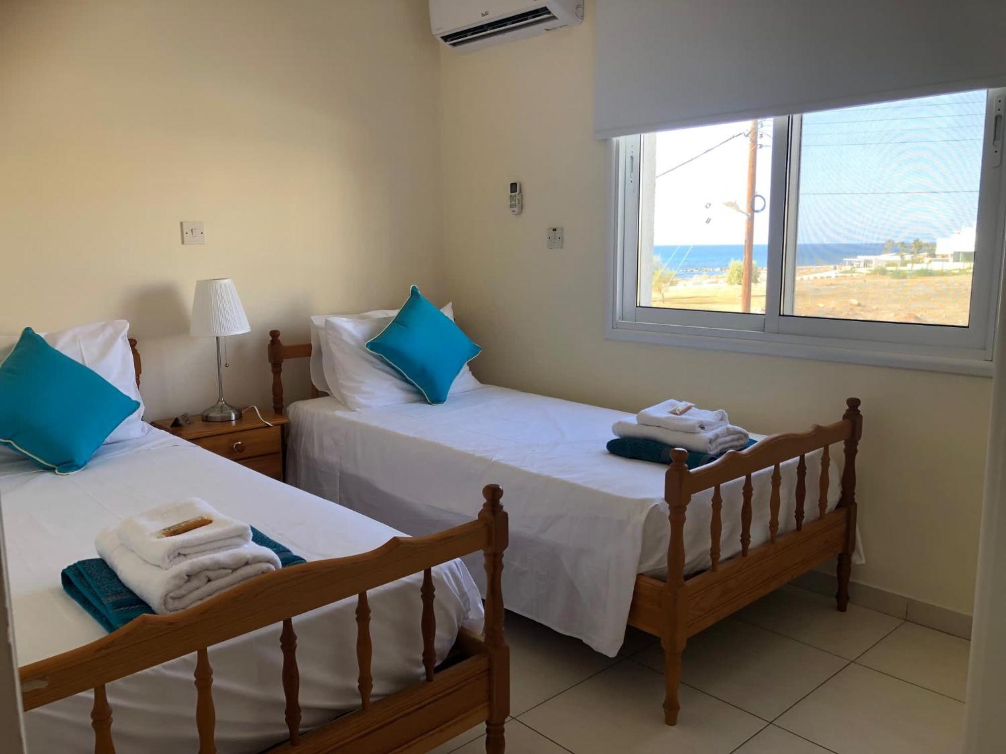 Lighthouse Beach - 3Br Seafront Apt 50M To Beach With Sea Views - Sleeps 6 Apartment *
